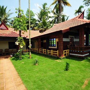 Deluxe Double or Twin Room Lake View